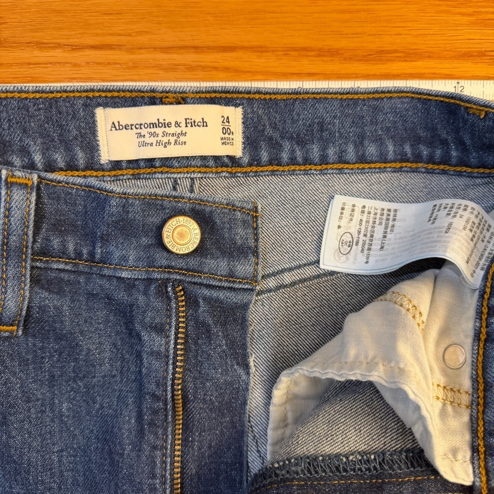 Abercrombie & Fitch Ultra High Rise 90s Straight Leg Jeans Dark Wash- Size 24/00 - Picture 2 of 7